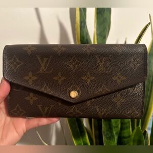 Louis Vuitton Monogram Sarah Wallet